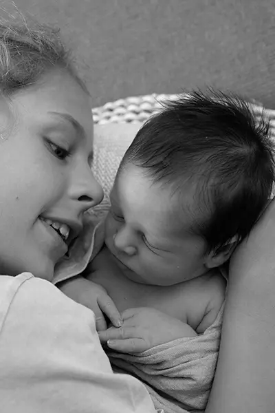 Newborn Shooting München mit Geschwister