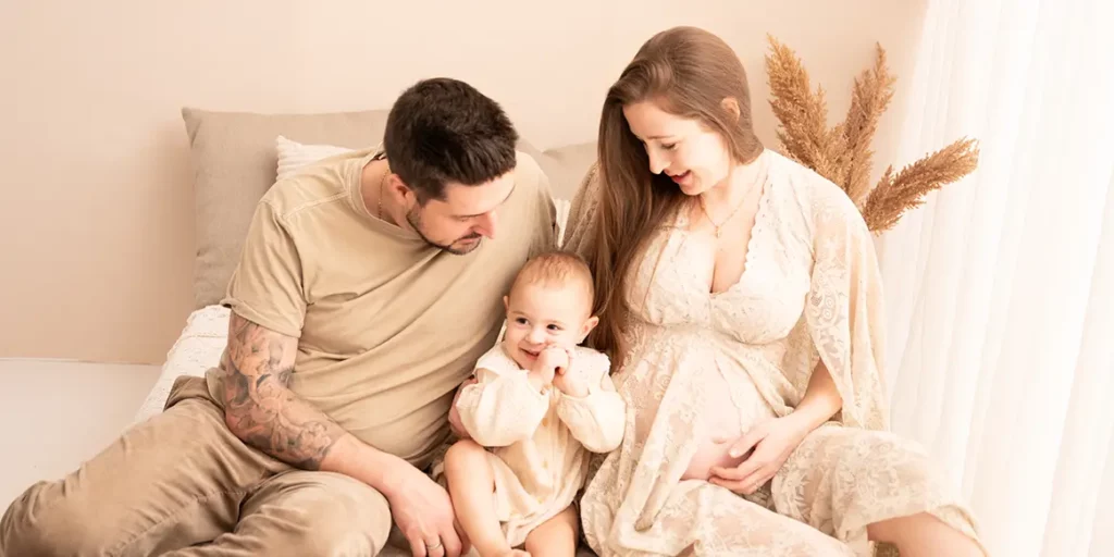 Babybauch Shooting mit Kind Geschwister