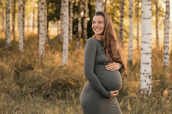 Schwangeren Shooting im Herbst im Birkenwald