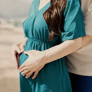 Türkises Kleid für Babybauchshooting