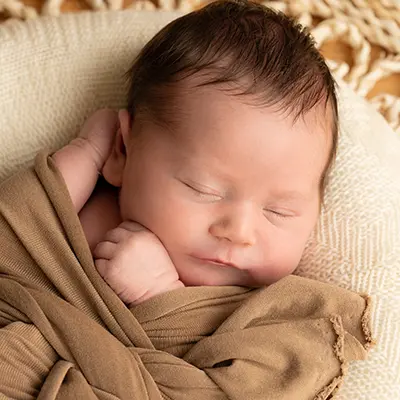 Shooting Newborn München Neuborn in zarten Creme und Brauntönen Shooting Newborn München Neuborn in zarten Creme und Brauntönen