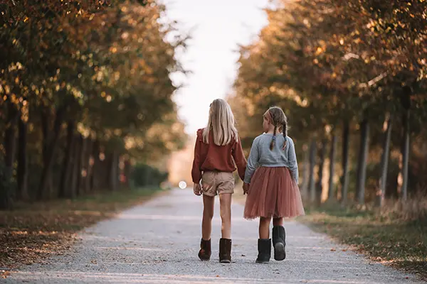 Kindershooting auf der Allee im Park