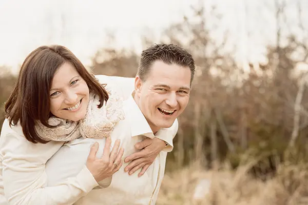 Lachendes Paar im Familien Fotoshooting München
