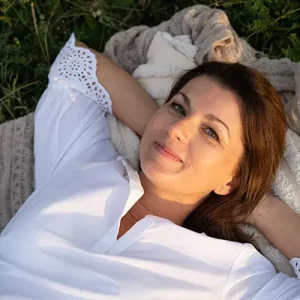 Entspannte Frau in der Outdoor Portrait Fotografie