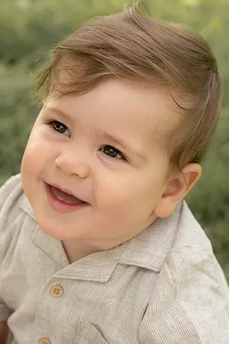 Kind freut sich im Familienshooting München