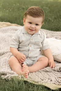 Outdoor Familienfotoshooting München auf der Wiese