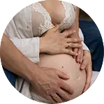 Umschlungenes Paar Schwangerschafts Fotoshooting München