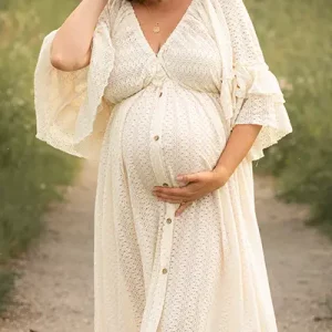 Weißes Kleid im Outdoor Fotoshooting Schwangerschaft