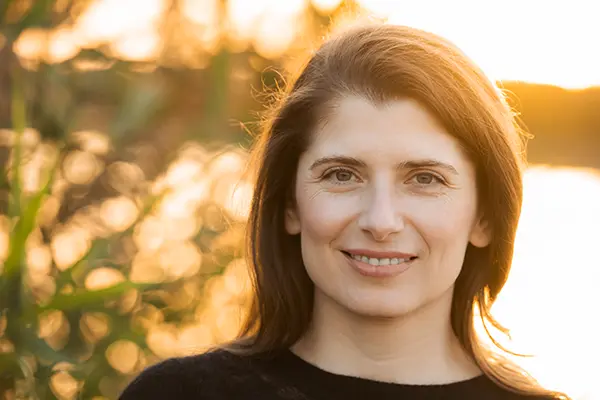 Portraits einer Frau mit Gegenlicht in der Portraitfotografie