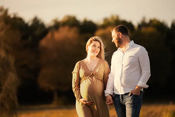 Babybauch Shooting München in der Natur