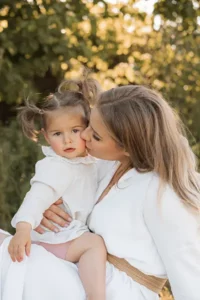 Familienfotografie in München mit frischen Sommerfarben