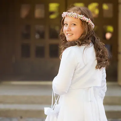Fotografin Kommunion im Fotoshooting mit Mädchen