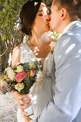 Fotograf München Hochzeit fotografiert schöne Blumen und Paar