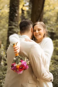 Fotograf München Standesamt fotografiert im Park Braut und Bräutigam