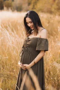 Schwangere im Babybauch Shooting Paar München