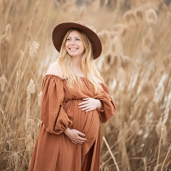 Pregnancy photography Munich by the lake