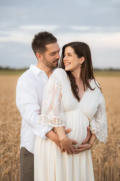 Schwangerschaftsfotografie München im Kornfeld