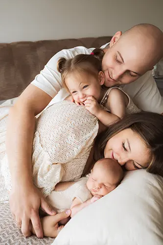 Family with baby in newborn shooting in Munich Indoor