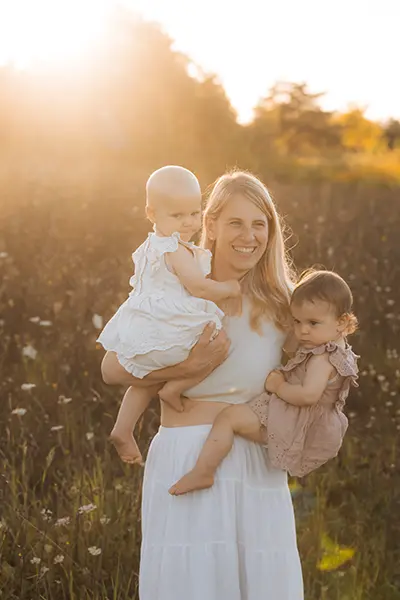 Babyfotografie München im Sonnenuntergang