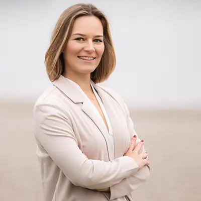 Outdoor Businessportrait in schlichten Pastellfarben
