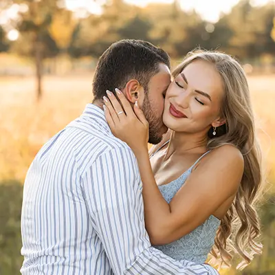 Fotoshooting Paar in sonniger Umgebung Fotoshooting Paar in sonniger Umgebung