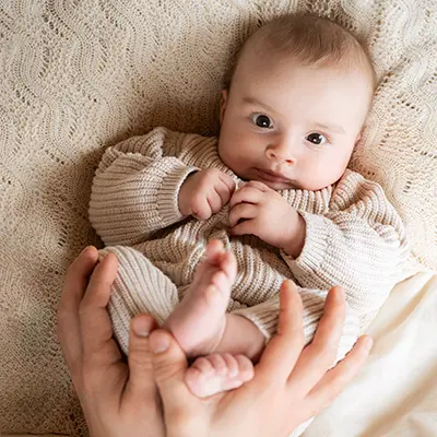 Baby in schönen Posen in der Babyfotografie mit Anja Jepsen