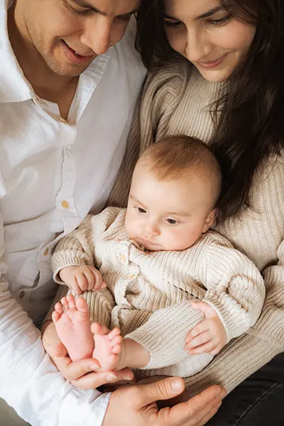 Babyfotografie als Homestory mit der ganzen Familie in München