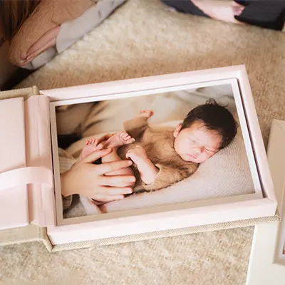 Newborn Foto als Fine Art Print